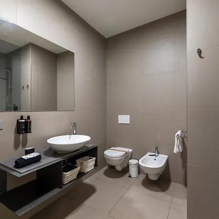 La - Luxury 2*